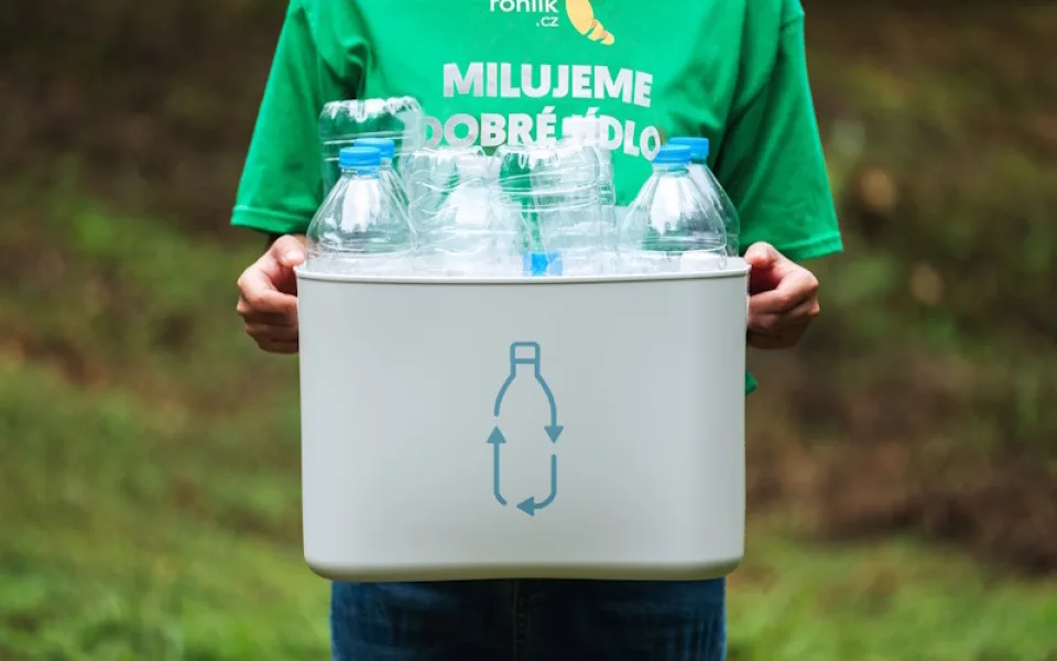 Rohlík rozšířil možnosti recyklace PET lahví. Nasbíral jich už na šest tisíc