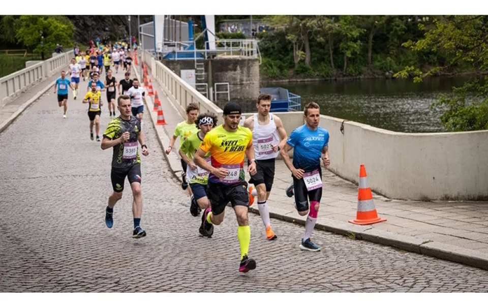 ČEZ RunTour otevře podzimní sezonu vyprodaným závodem v Brně. U přehrady poběží přes dva tisíce běžců!