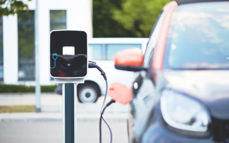 Ojetý elektromobil: Výhodná koupě, nebo potenciální riziko?