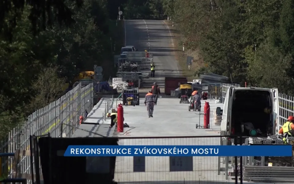 Zvíkovský most zůstane zavřený o tři měsíce déle, dělníci během rekonstrukce narazili na azbest