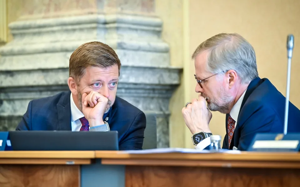 Vládu pravděpodobně čeká restrukturalizace, jak by mohla vypadat?
