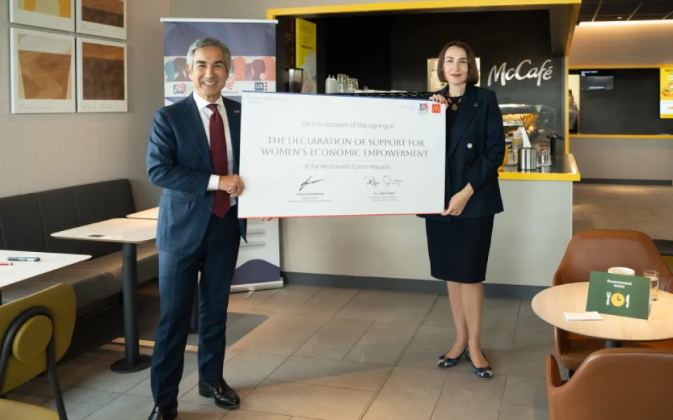 McDonald's se v Česku připojil k iniciativě podporující rovné postavení žen