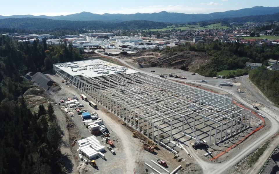 Stavební skupina HSF System staví ve Slovinsku v největší průmyslové zóně mimo hlavní město