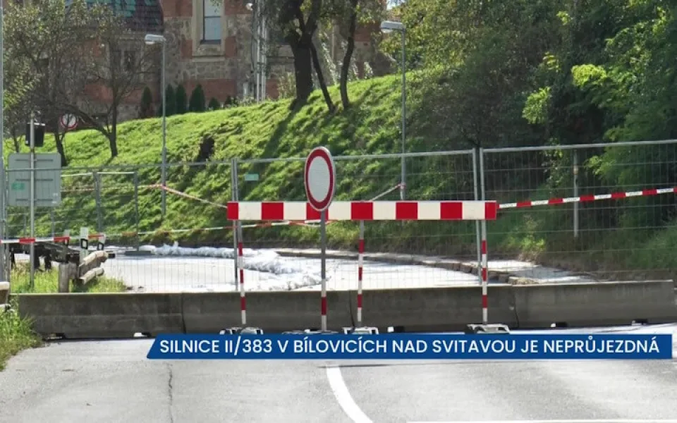 V Bílovicích nad Svitavou se v souvislosti s povodněmi sesunul svah, silnice je uzavřena