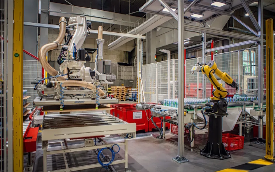 Řešení Siemens zvyšují produktivitu výroby nádobek na spreje