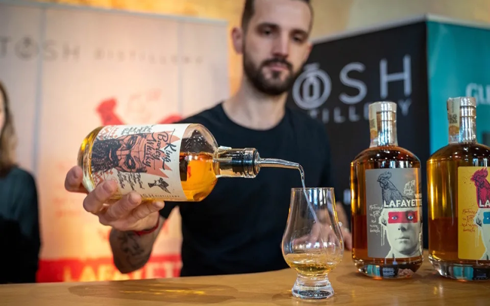 Whisky Life! Prague láká na řízené degustace, barmanskou soutěž i ukázku skotských tanců