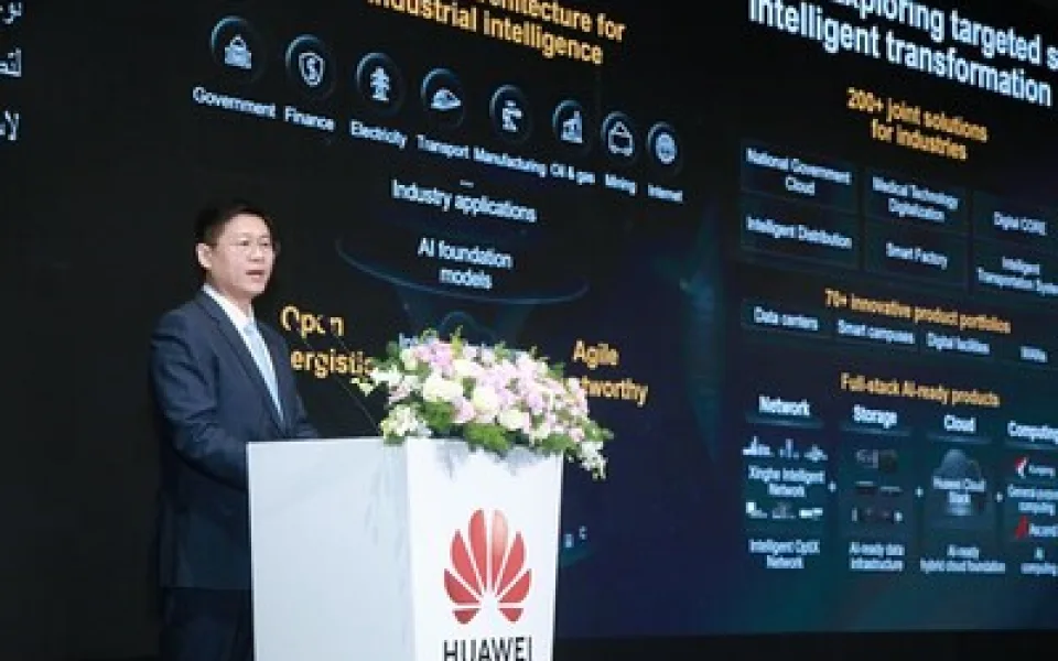 Na veletrhu Huawei GITEX 2024 vystoupil Li Peng, senior viceprezident a prezident pro prodej a služby v oblasti informačních a komunikačních technologií ve společnosti Huawei: Společně prosperujeme v inteligentní éře