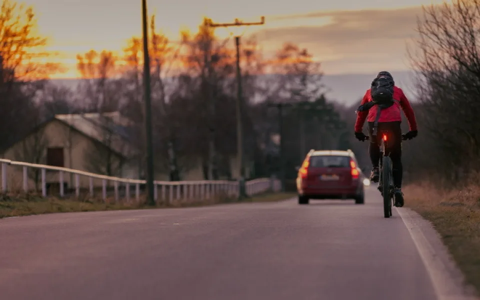 Cyklisté podzim nebalí: Buďte vidět, nebo zmizíte z cesty navždy!