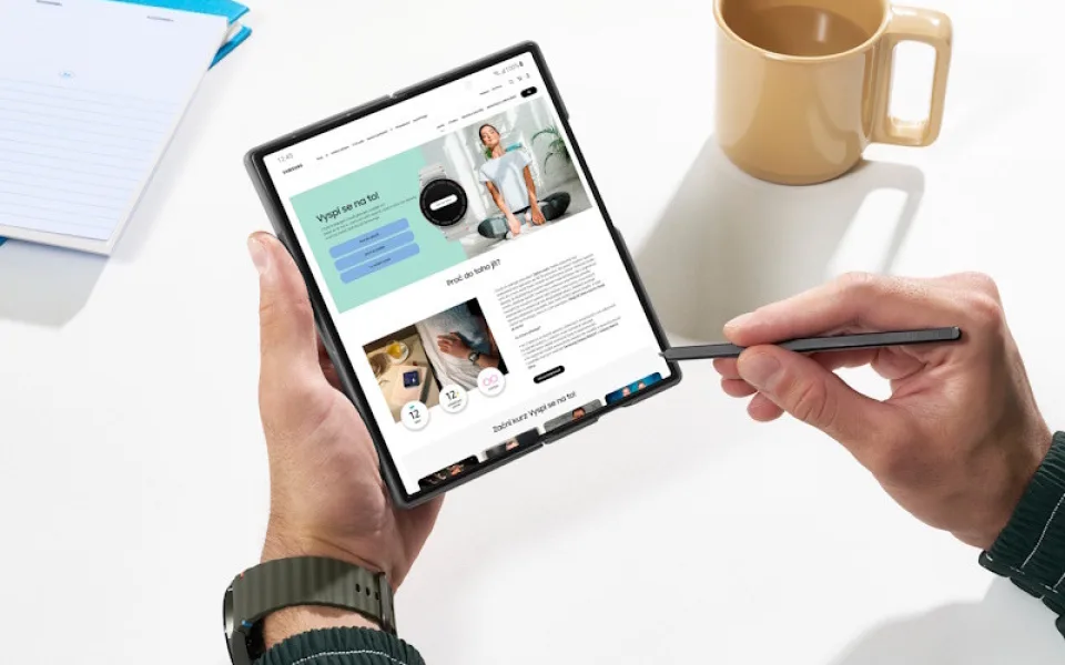 Změna času může zamávat s kvalitou spánku. Nový online kurz od Samsungu poradí, jak v noci líp doplnit energii