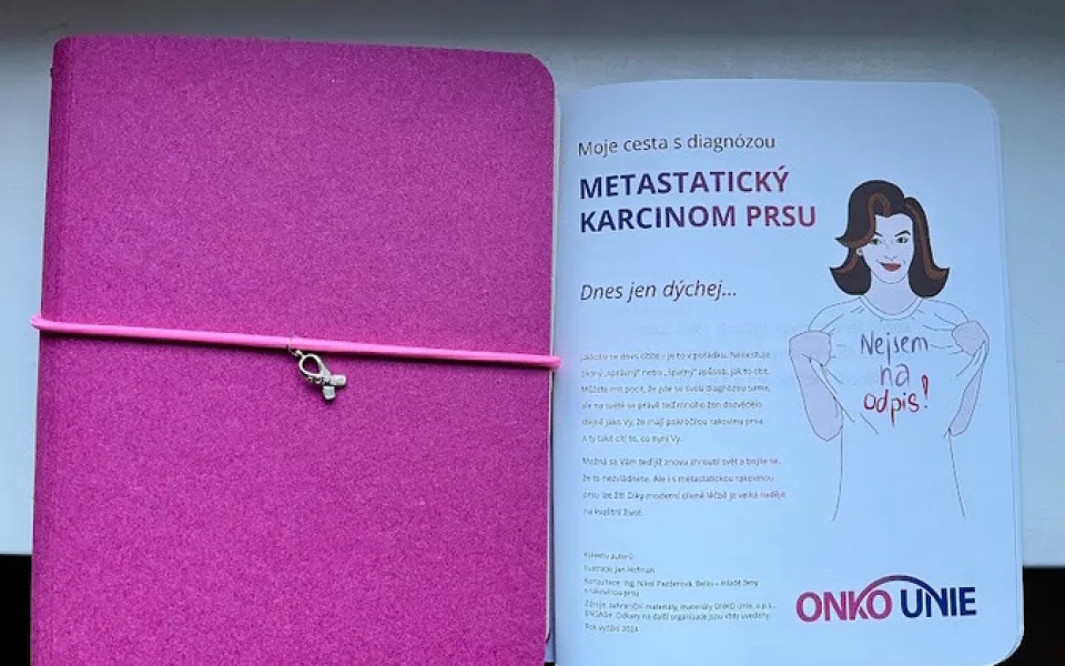 Moje cesta s metastatickou rakovinou prsu. Nová publikace pomáhá pacientkám dobře žít