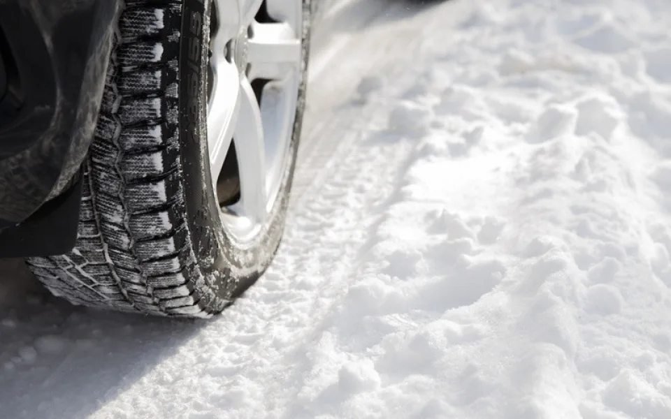 Blíží se ranní mrazíky, které volají po obutí automobilu do zimních pneumatik