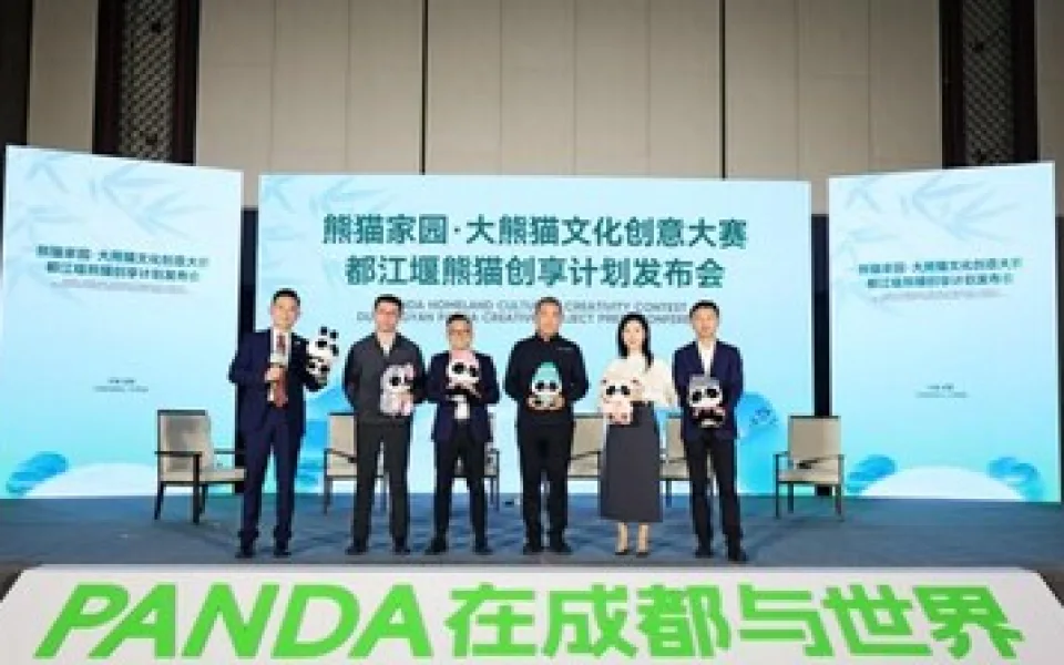 Dujiangyan zkoumá obchodní potenciál pand velkých