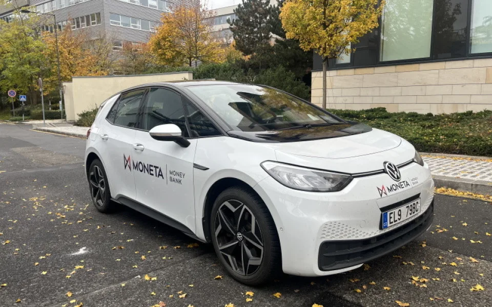 MONETA rozšiřuje firemní flotilu o nové elektromobily, tvoří již 81 % celého fleetu
