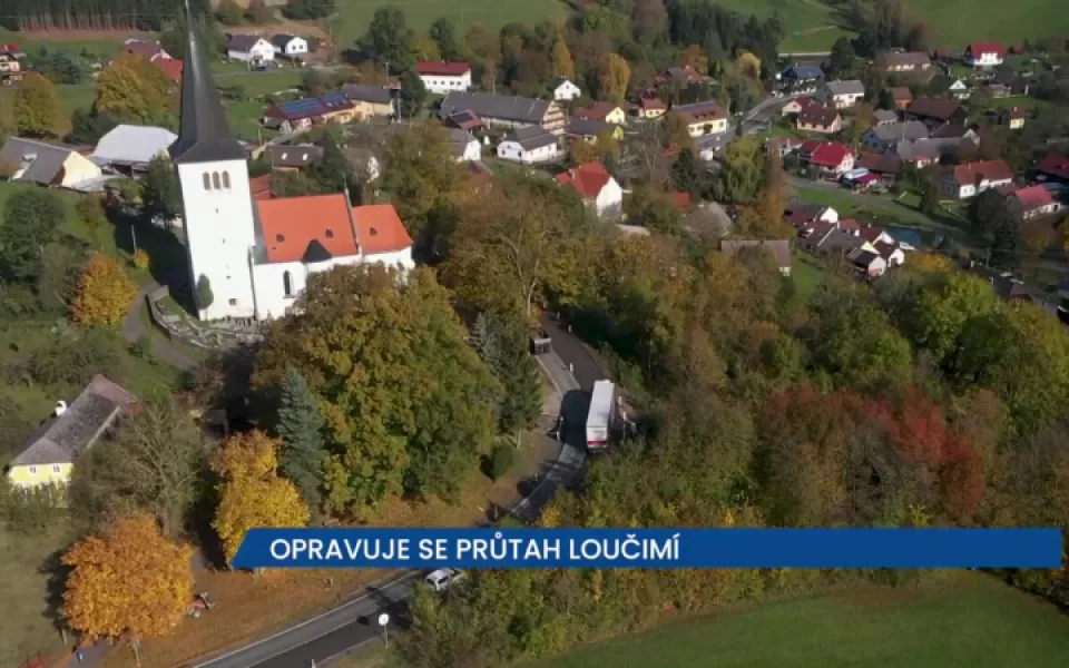Opravuje se průtah Loučimí, řidiči projíždějí kyvadlově ve dvouminutových intervalech
