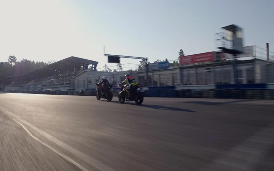 Český projekt „Učme se přežít“ se může stát metodou výuky motorkářů v Evropě