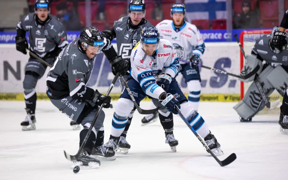 Tygři prohrávali s Energií Karlovy Vary 0:2. Zápas plný zvratů nakonec ovládli v prodloužení a zvítězili 4:3