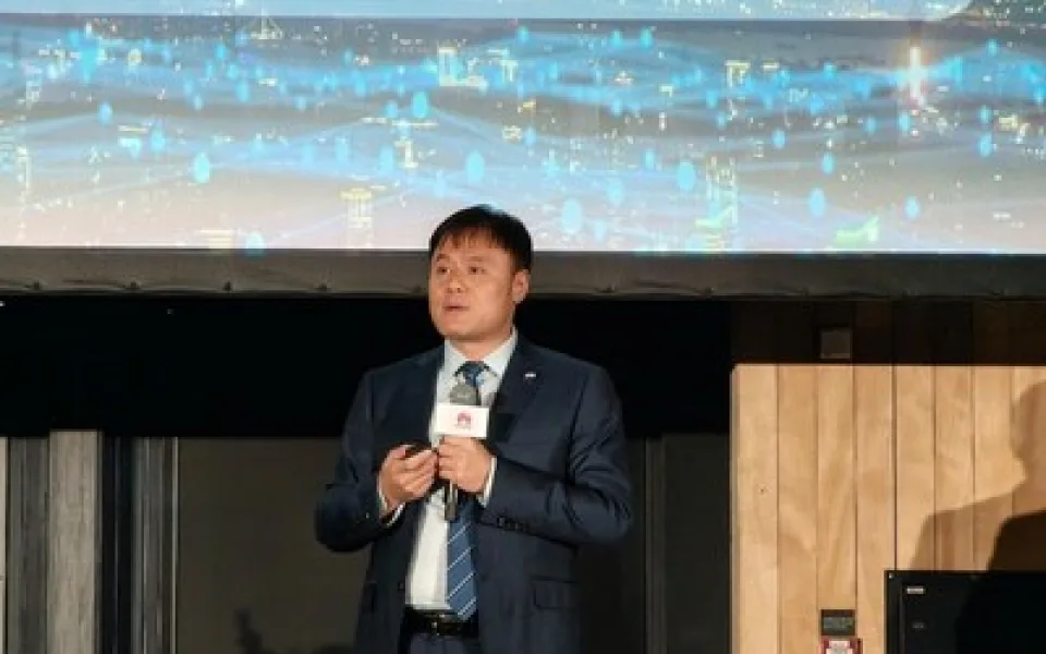 HUAWEI CONNECT 2024 Paříž: Společnost Huawei prezentuje trendy v optické konektivitě na Global Optical Summit
