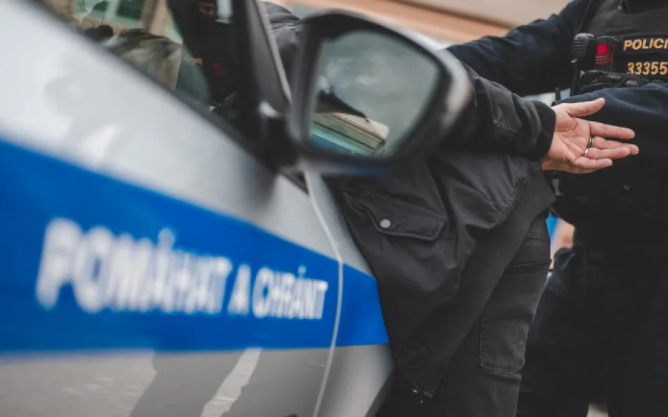 Police ho za krádeže stíhala na svobodě, nepoučitelný muž však v trestné činnosti pokračoval a skončil ve vazbě