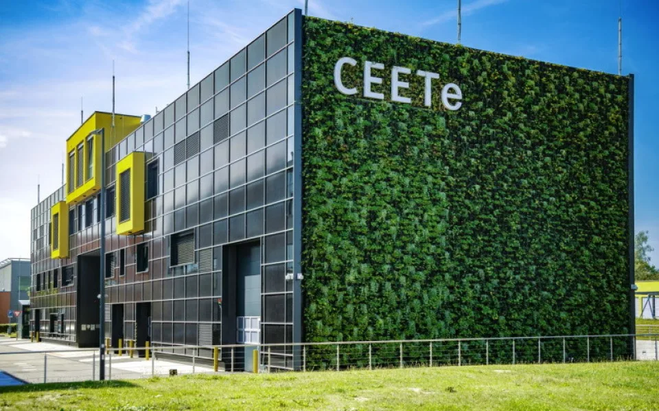 Schneider Electric v ostravském vědeckém centru CEETe instaloval technologii, která mění budoucnost energetiky