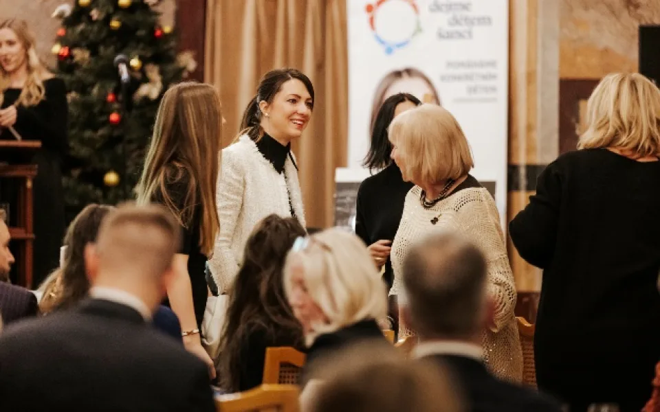 Vánoční charitativní aukce DEJME DĚTEM ŠANCI vynesla 1,511.000 Kč pro děti z dětských domovů