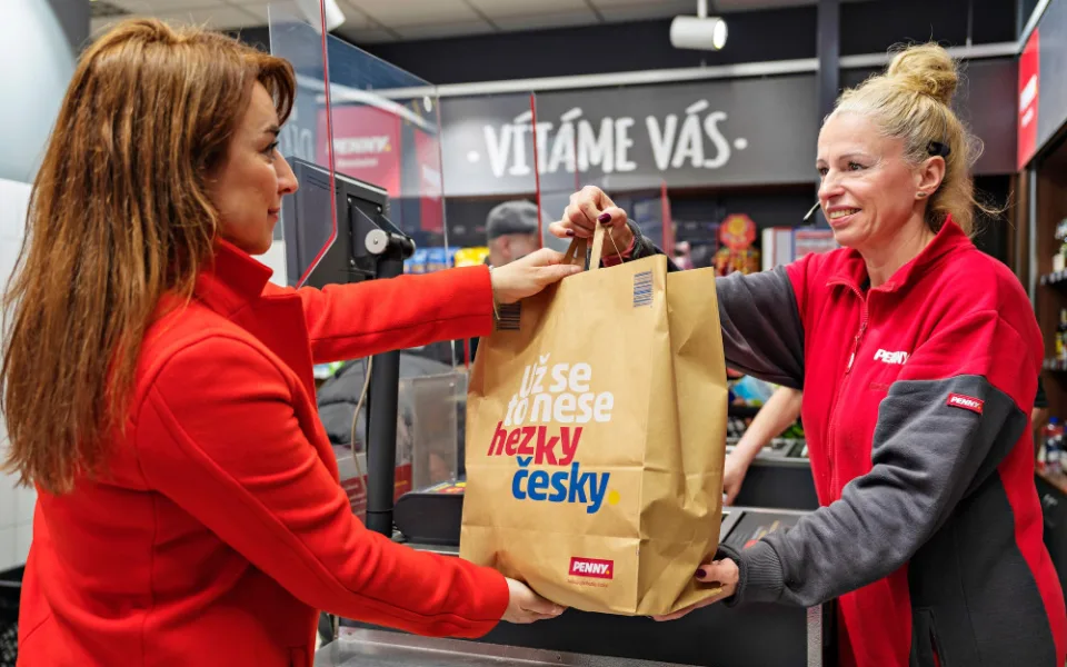 Zaměstnanci PENNY dostanou na Štědrý den opět volno, ale každý osmý Čech stráví Vánoce v práci