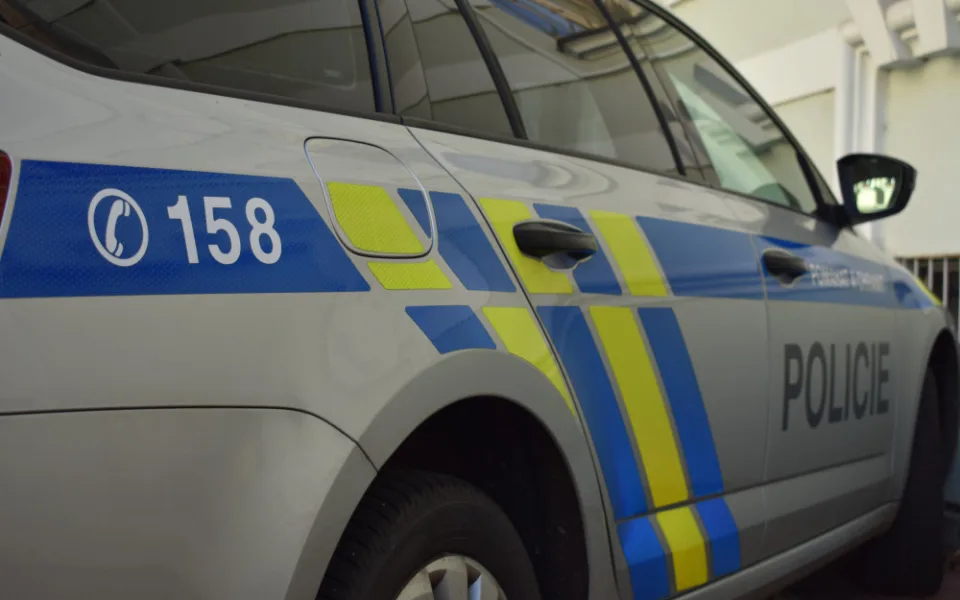Chlapec z Pelhřimova se ztratil mamince po cestě ze školky, hledá ho policie. Je oblečený celý v modrém