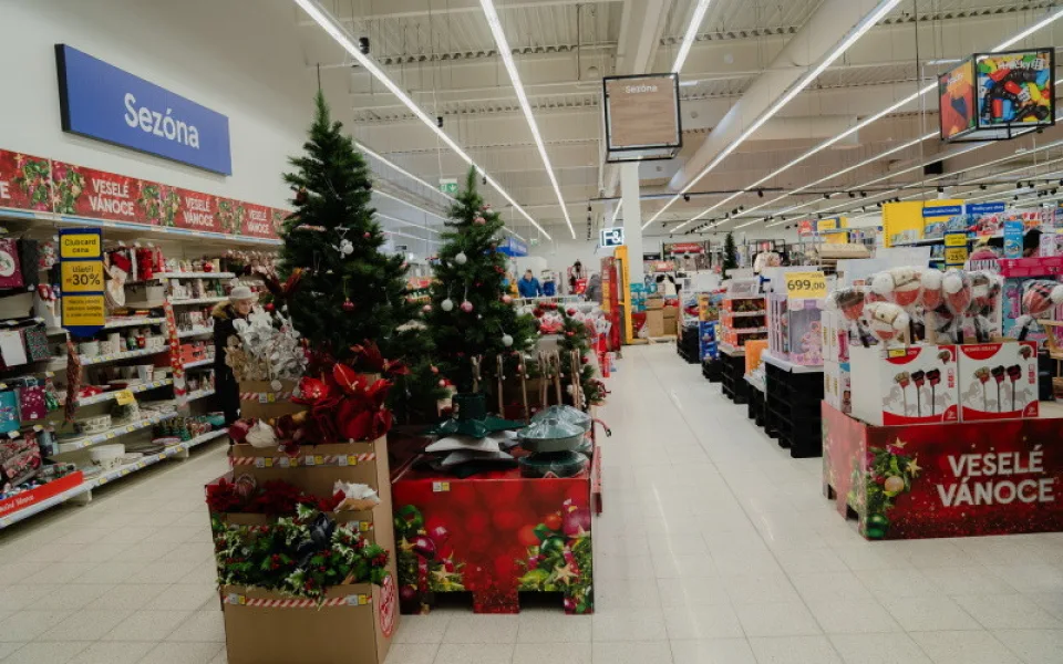 Na vánoční nákupy zve Tesco Cheb do nově zmodernizované prodejny