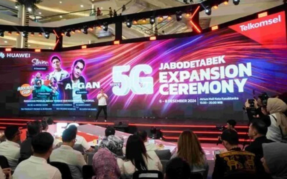 Telkomsel rozšiřuje síť 5G v oblasti Velké Jakarty o autonomní síť Hyper AI, která spojuje duše ve vánočních a novoročních chvílích