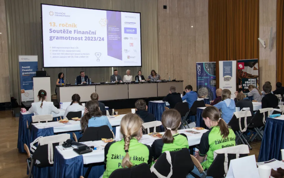 Přes 1000 škol z celého Česka se zapojuje do Soutěže Finanční gramotnost. Chtějí vychovat finančně zodpovědné žáky