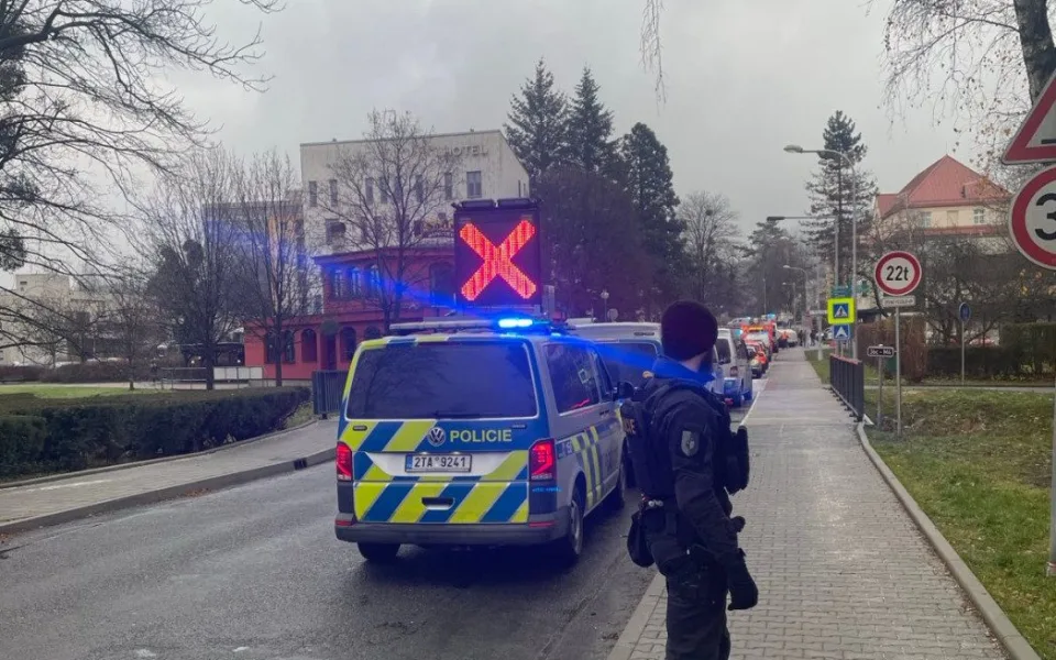 Bomba v Kopřivnici? Policisté z okolí evakuovali přes šedesát lidí, výbušnina se ale v podezřelé krabici neukrývala