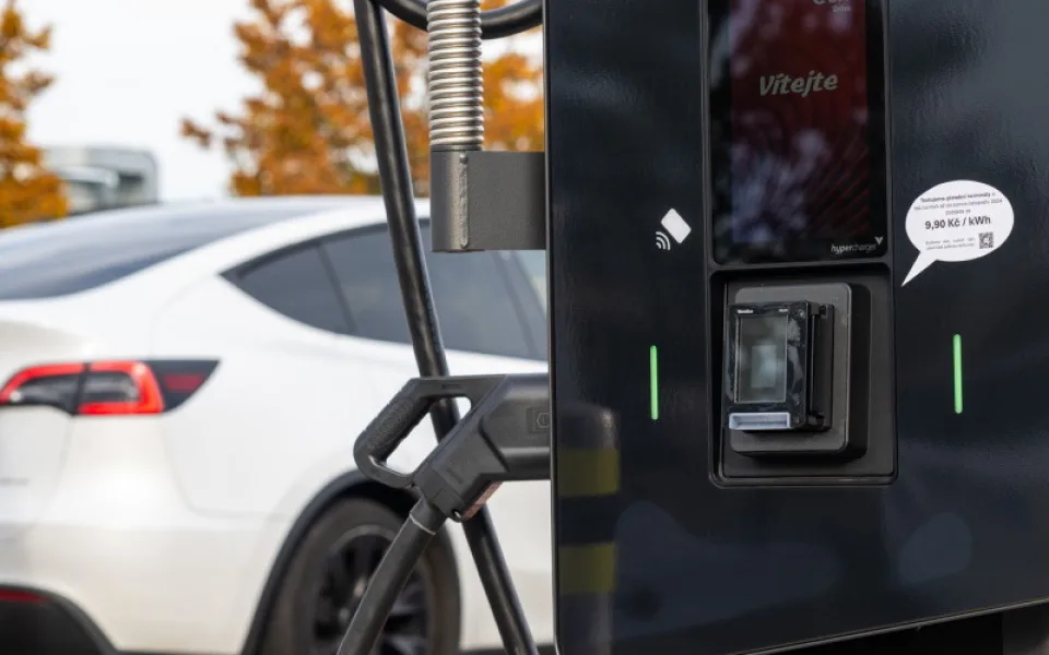 Poslední naděje pro Evropu? Auta bez příplatku za elektrický pohon