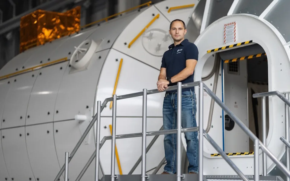 Živě: Astronaut Aleš Svoboda se vrací z výcviku ESA 