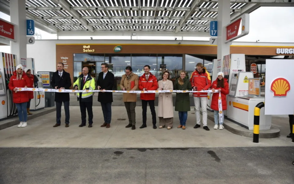 Společnost Shell otevřela technologicky nejvyspělejší čerpací stanice v České republice na novém dálničním úseku D4