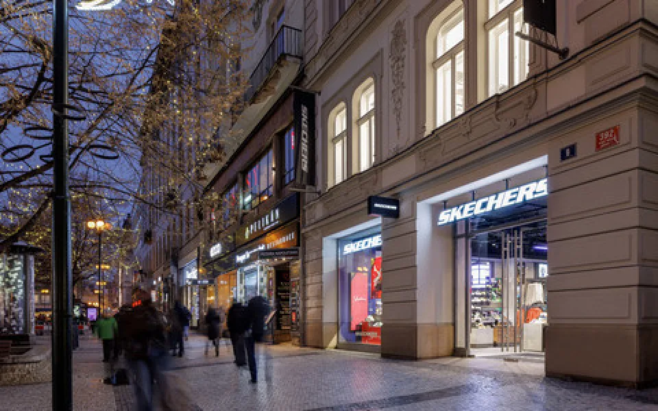 V Praze otevírá nový konceptuální obchod Skechers