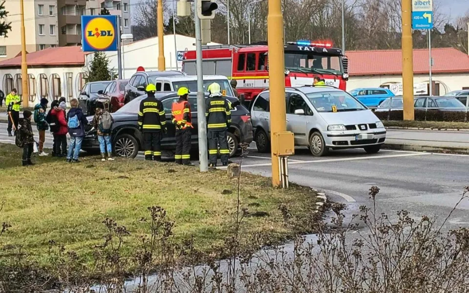 Za pátečním kolapsem dopravy v Jihlavě stála nehoda tří aut, ostrůvek u Lidlu byl terčem kritiky- Foto: Se svolením Davida Trojáka
