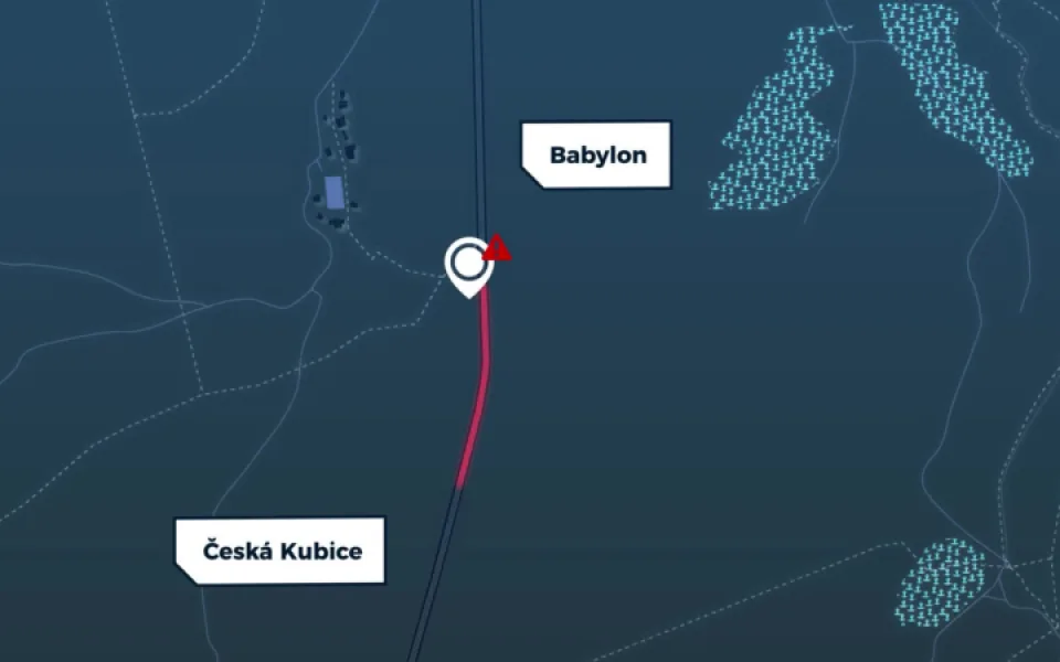 Asi kilometr za Babylonem na Domažlicku řidiči často bourají na nenápadné odbočce do lesa