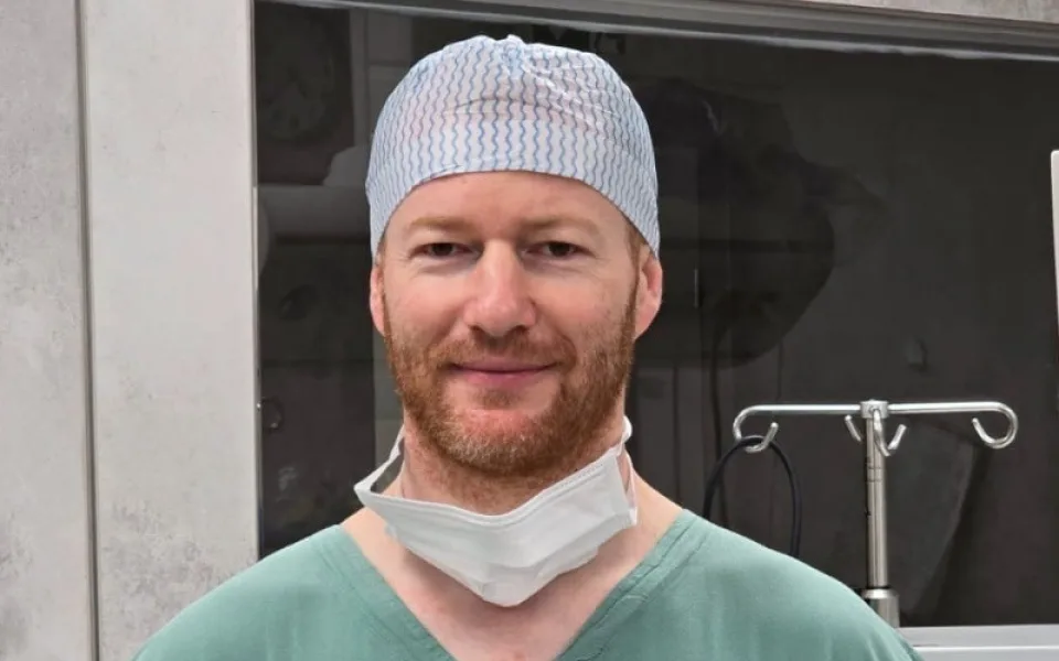 Brandýská nemocnice rozšiřuje tým jednodenní chirurgie o zkušeného odborníka i nové zákroky