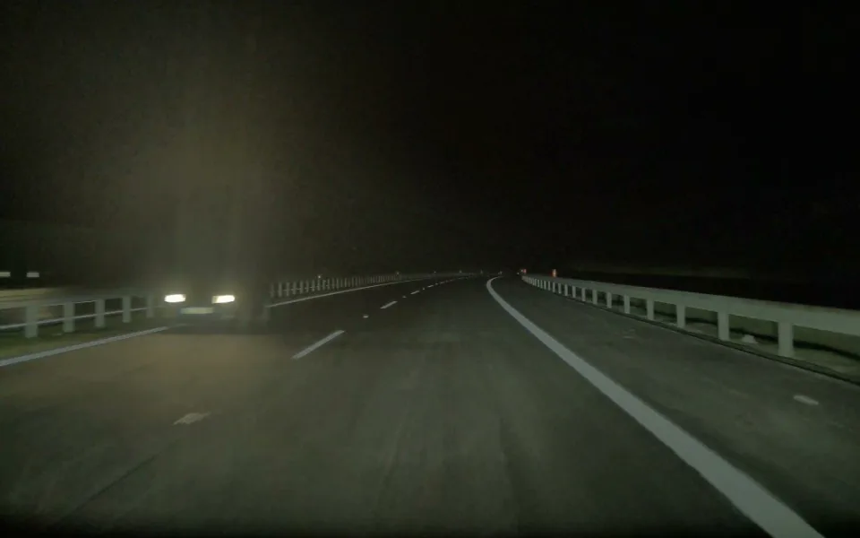 Řidič se na dálnici u Nového Jičína řítil v protisměru. Policisté ho nedostihli a hledají svědky