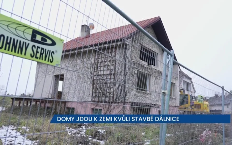 Ve Všestarech u Hradce Králové začala demolice domů kvůli výstavbě dálnice D35