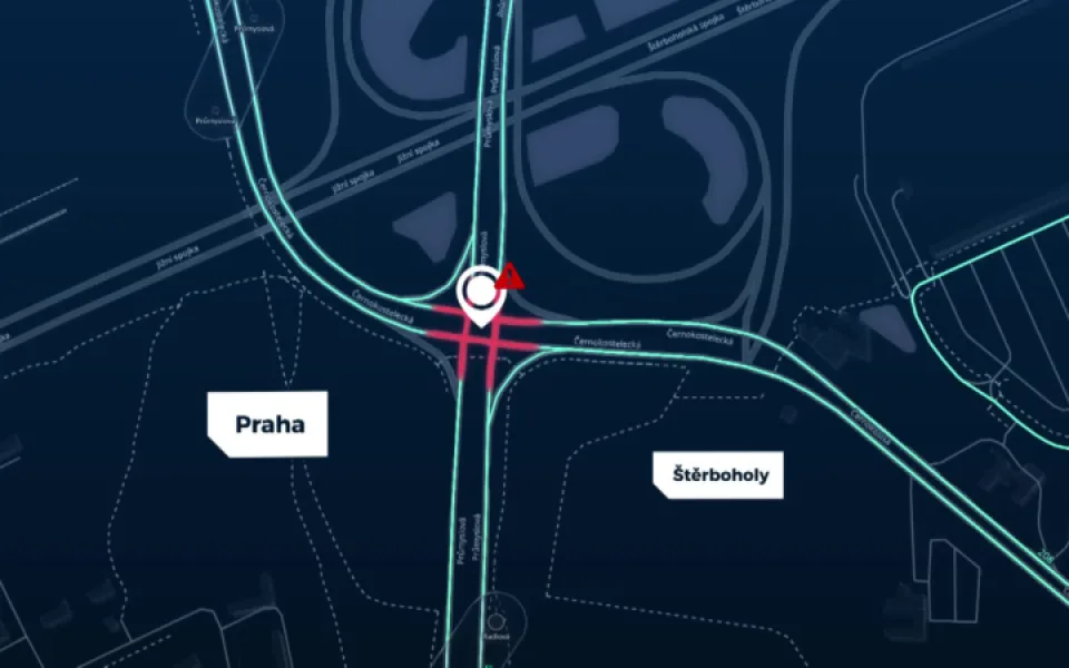 Průmyslovou ulicí v Praze řidiči často projíždí na červenou