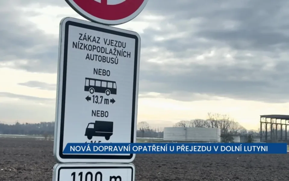 Bezpečnost na prvním místě. U přejezdu v Dolní Lutyni platí nová dopravní omezení