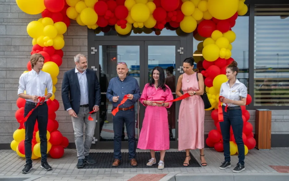 Nové restaurace, investice a ocenění od zákazníků. McDonald's v Česku dále upevňuje svoji pozici