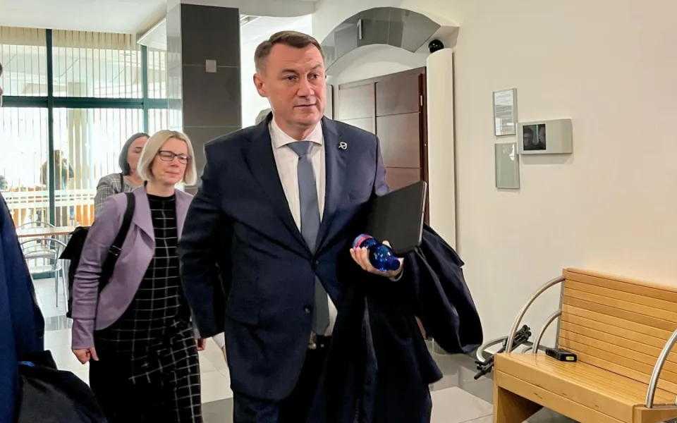 Hejtman Půta je podle soudu v korupční kauze vinen. Soudce čte rozsudek
