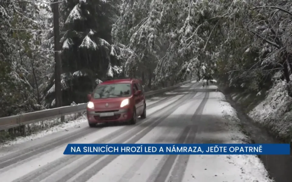 Na silnicích hrozí led a námraza, jeďte opatrně