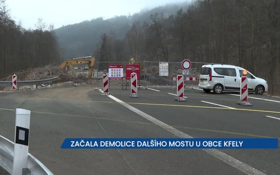 Začala demolice dalšího mostu u obce Kfely