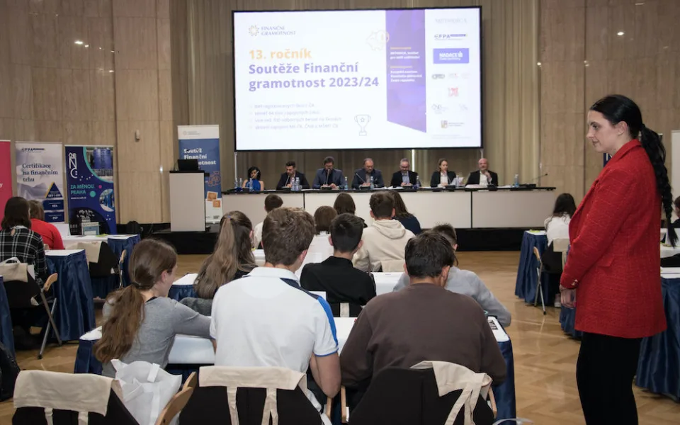 Víte, podle čeho si plánovat rodinné finance a jak se rozhodovat? Otestujte své znalosti v kvízu o finanční gramotnosti.