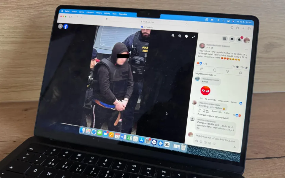 Lidé na sociálních sítích linčují hradeckého vraha. Za nenávistné komentáře mohou padat tresty
