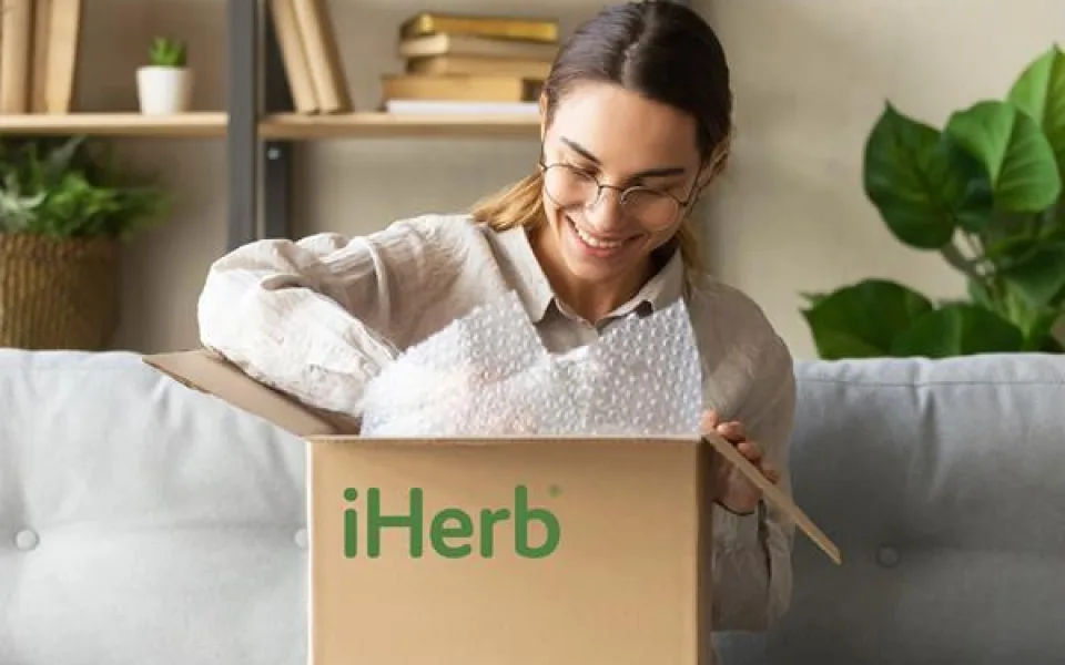 iHerb překonal obrat 2,4 miliardy dolarů a upevnil svou pozici globálního lídra v oblasti zdraví a wellness