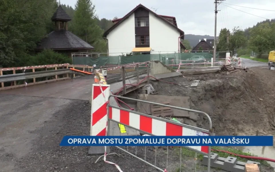Oprava mostu ve Velkých Karlovicích zpomaluje dopravu na Valašsku