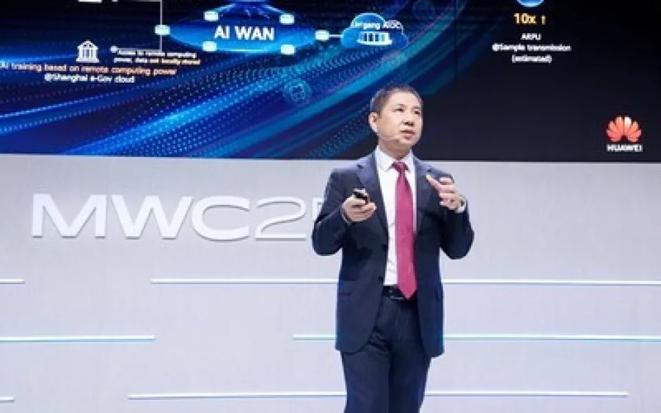 Společnost Huawei představila řešení AI WAN, které urychluje přechod do éry inteligentních sítí Net5.5G